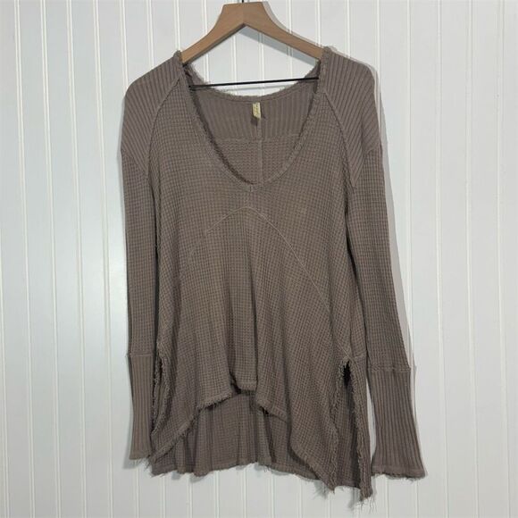 Free People Waffle Knit Thermal Top XS Taupe Long Sleeve Slouchy Raw Hem Grunge - Picture 1 of 10